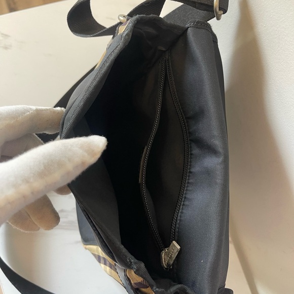 AUTHENTIC CROSSBODY BURBERRY BAG (UNISEX) - Picture 15 of 16